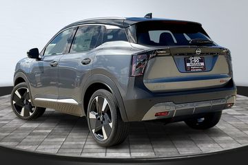 New 2025 Nissan Kicks SR Crossover in Sheffield Village